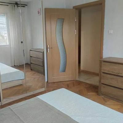 Location d’un appartement spacieux et lumineux, 75 m², quartier Bazar Levski, Varna, Bulgarie